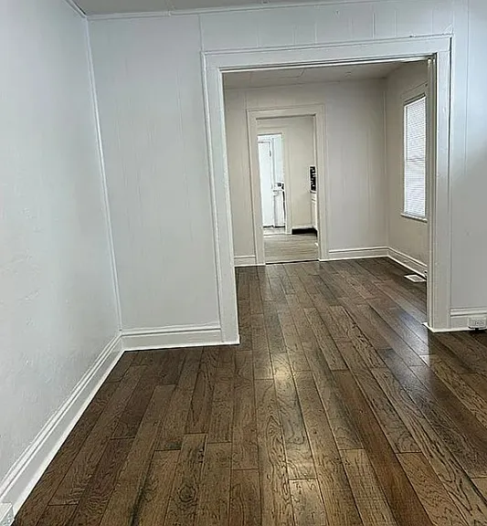 1637 Jackson Ave — Photo 2