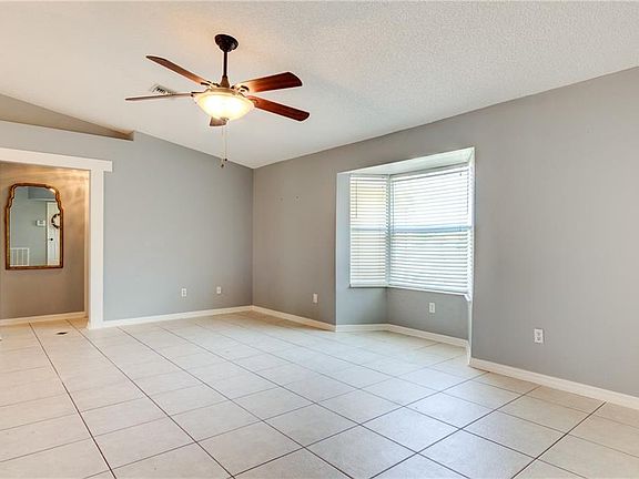 2nd image of 909 Rose Arbor Dr