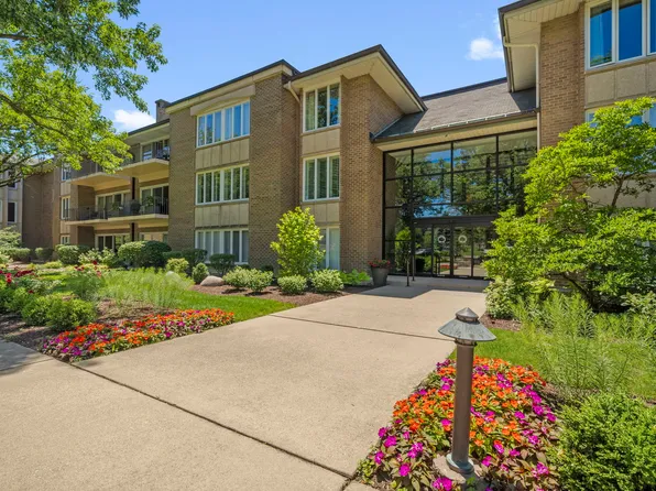 2 Oak Brook Club Dr APT C106, Oak Brook, IL 60523