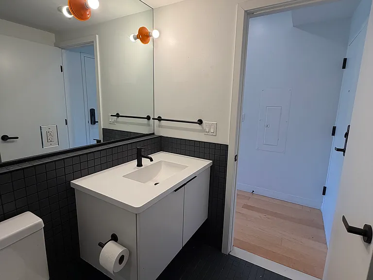 15 Allen St #302 — Photo 17