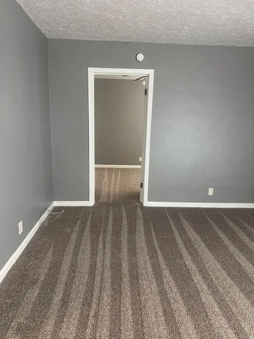 Newly Renovated 1bd/1bth Apartment Available! — Photo 3