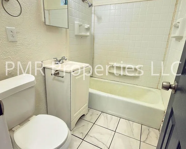 1411 NW Hoover Ave — Photo 6