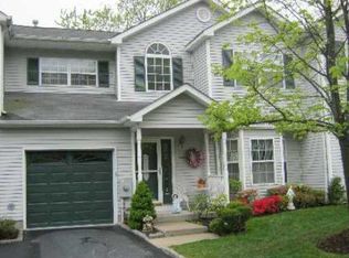 35 Merrimack Rd, Smithtown, NY 11787