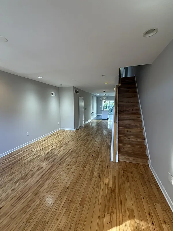 3 bed, 1.5 bath, $1,650 — Photo 2