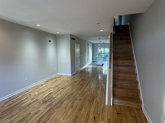 2nd image of 2615 Dickinson St