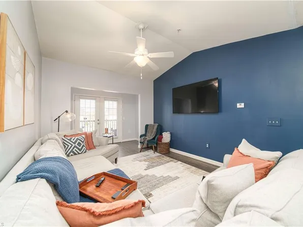 923 Windcastle Ln APT 302, Winston Salem, NC 27105