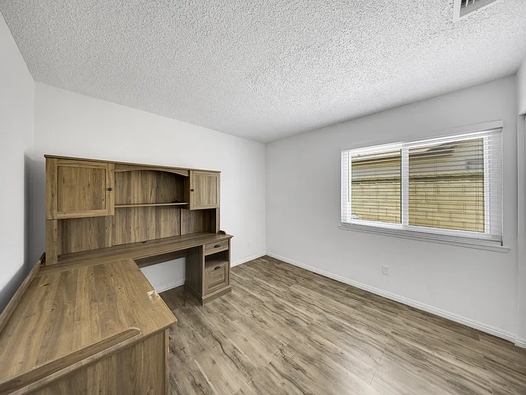 7750 Perlite Ave — Photo 32