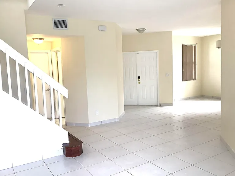 7330 NW 1st Pl — Photo 5