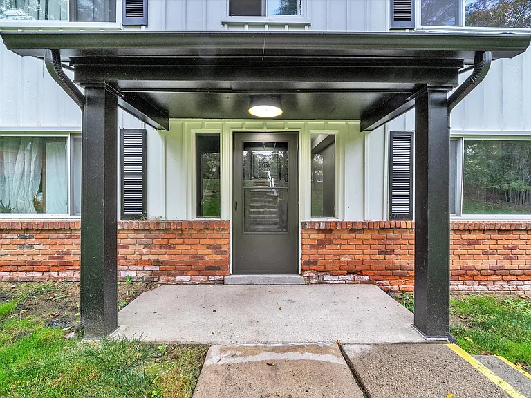 327 Lysander St — Photo 9