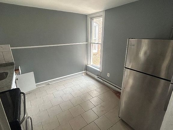 3rd image of 4749 Bingham St Floor 2