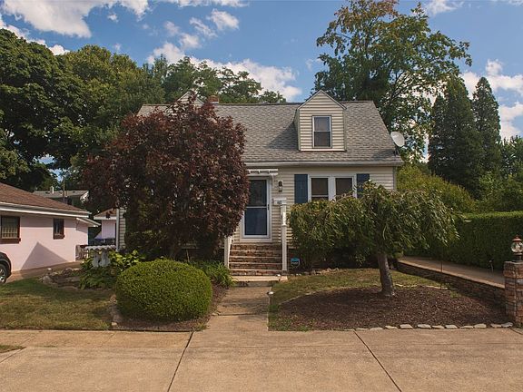 3rd image of 611 Montpelier Ave