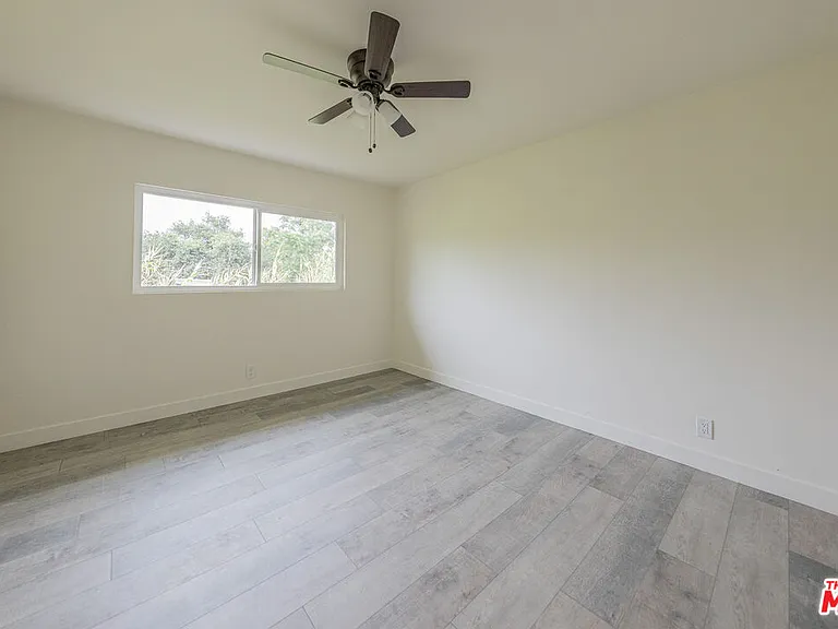 10043 Haines Canyon Ave #F — Photo 13