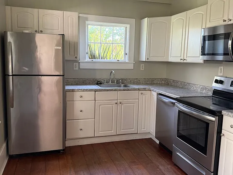 823 E Henry St #B — Photo 10