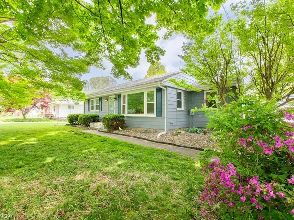 3155 Weber Dr, Barberton, OH 44203