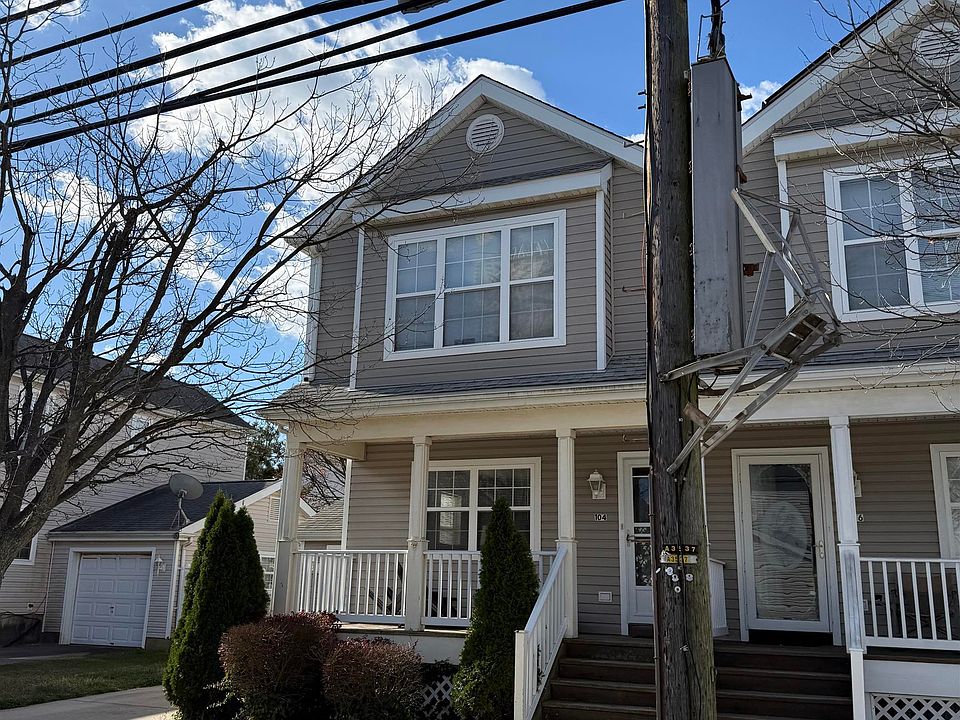 1st image of 104 N Vermont Ave