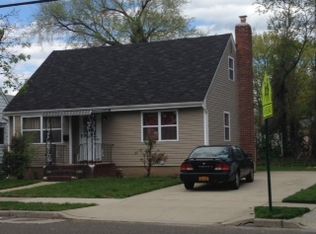7919 263rd St, Glen Oaks, NY 11004