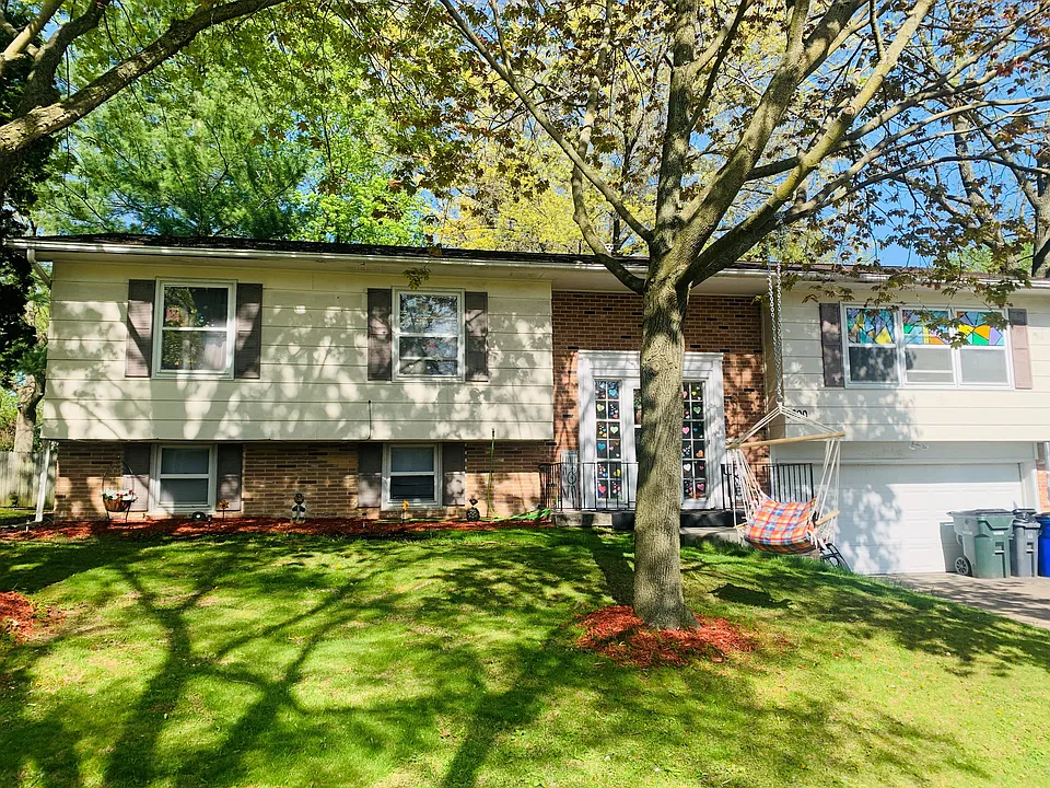 6800 Devonshire Dr NE