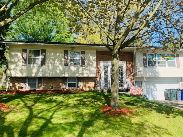 6800 Devonshire Dr NE, Cedar Rapids, IA 52402