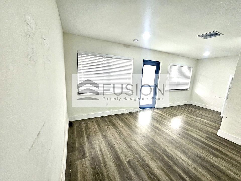 1st image of 1730 Acapulco Dr #1