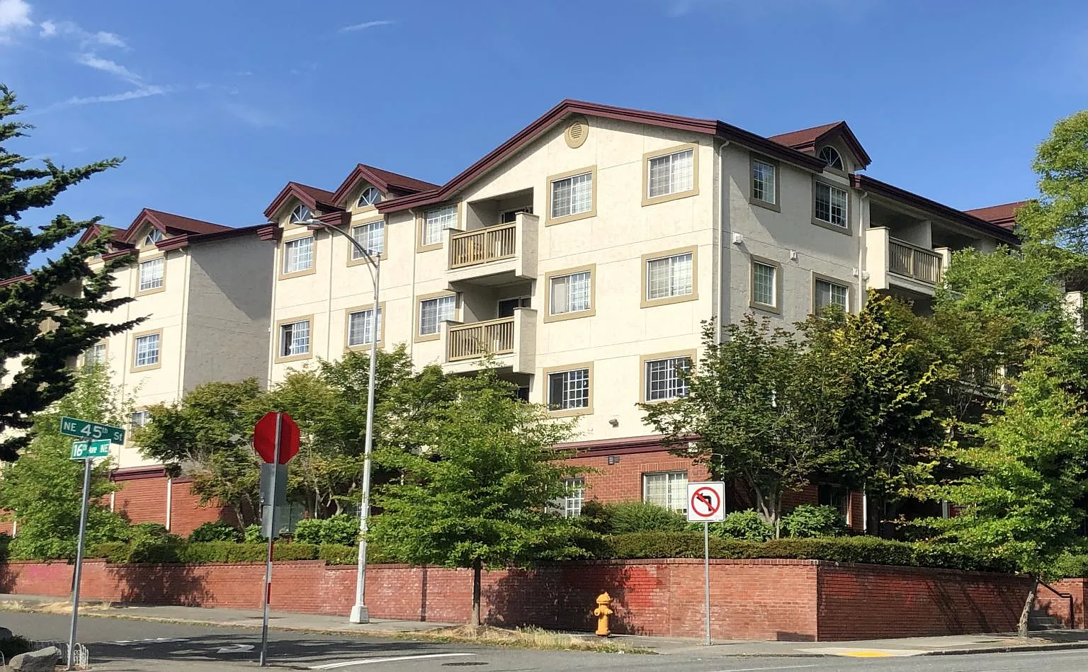 Washington Square Apartments — Photo 2