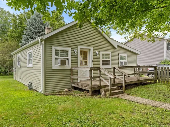 242 Parker Ct, Aurora, IL 60505