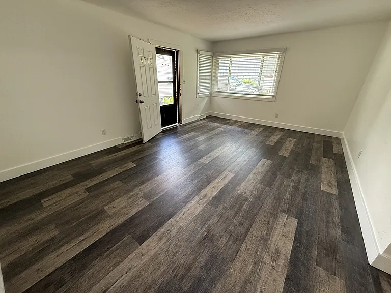 4718 Diana Dr — Photo 4
