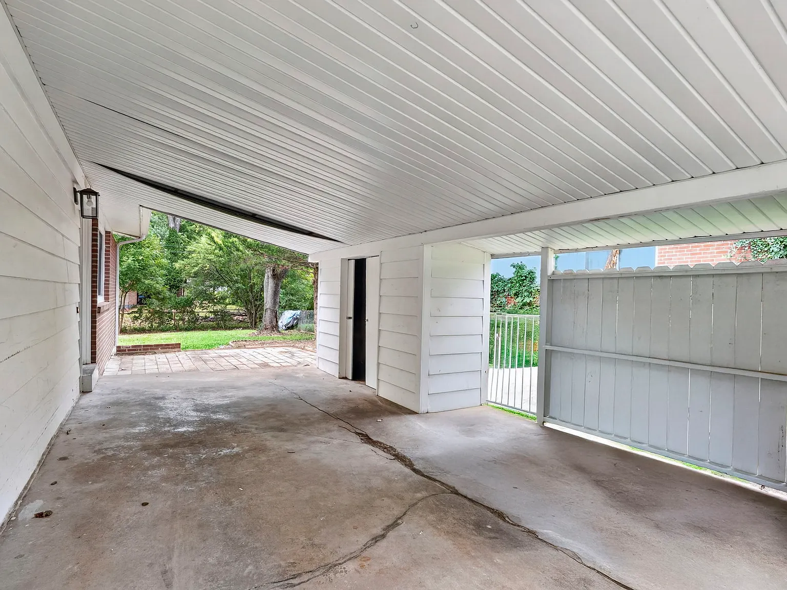 3 bed, 1400 sqft, $1,800 — Photo 2