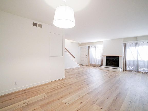 4th image of 1534 N Formosa Ave APT 5