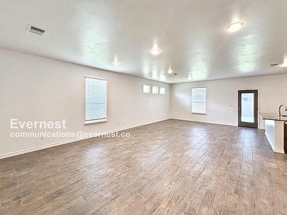 5th image of 718 Freedom Cir