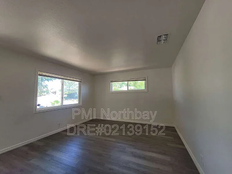 1325 Canterbury Dr — Photo 7