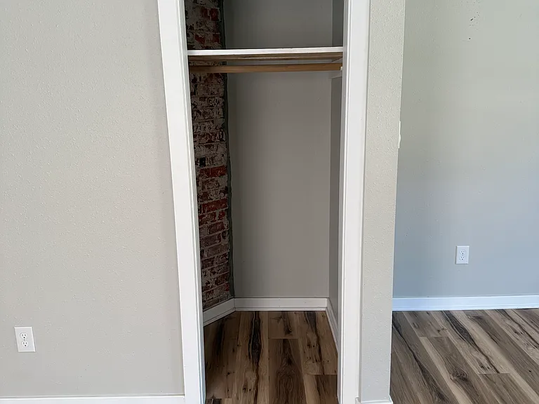 812 Broadway St — Photo 9