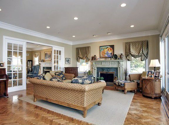 2nd image of 2 Hudson Pl
