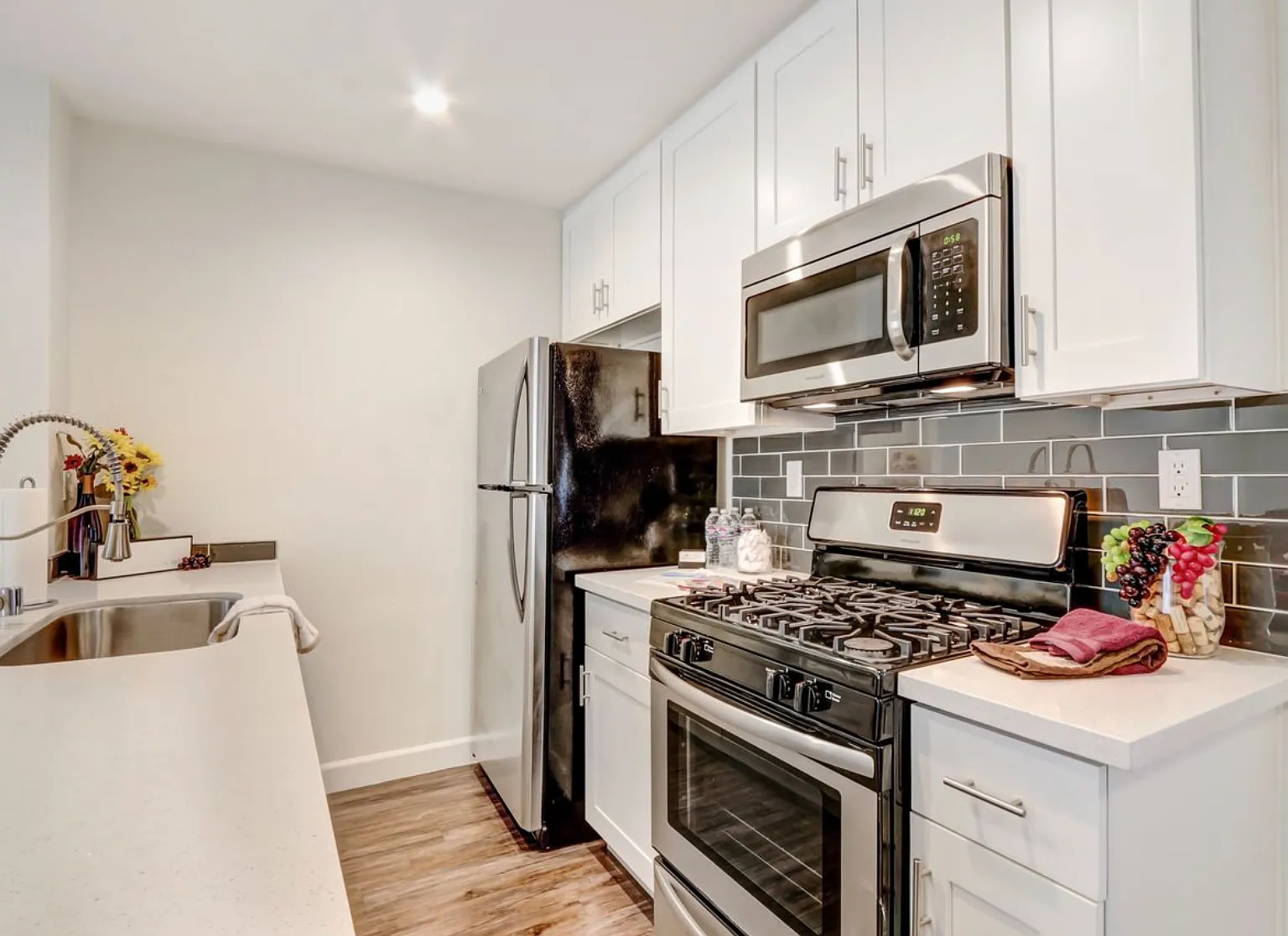 1 bed, 749 sqft, $1,695 — Photo 1