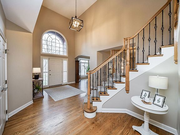 3rd image of 2315 Fleetwood Ct