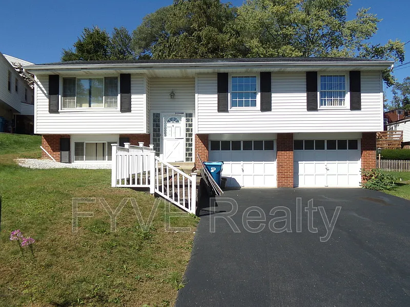 161 Colonial Village Dr photo 1