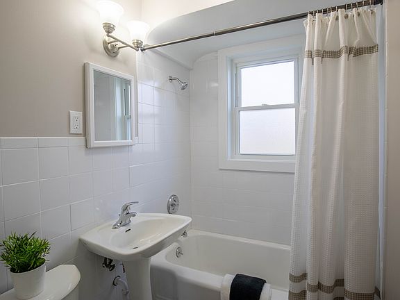 4th image of 8114 Newland Ave