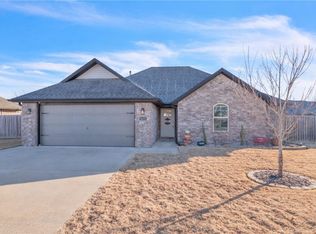 1621 Whirlaway Ln, Prairie Grove, AR 72753