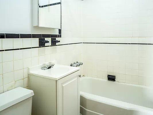 5th image of 71 Underhill Ave #A2