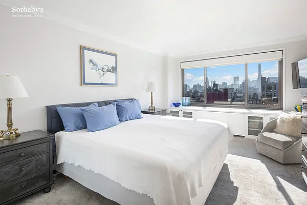 Sold by Sotheby's International Realty | media 29