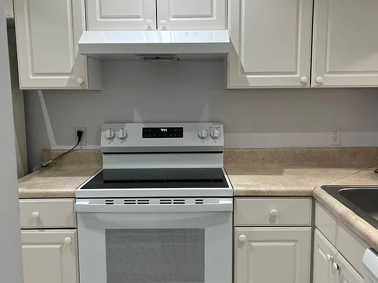 408 N Cypress Dr #6 — Photo 1