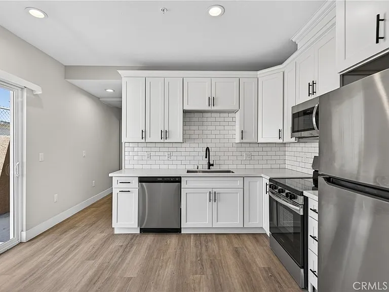8412 Burnet Ave — Photo 8