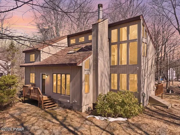 2722 Pebble Ct, Lake Ariel, PA 18436