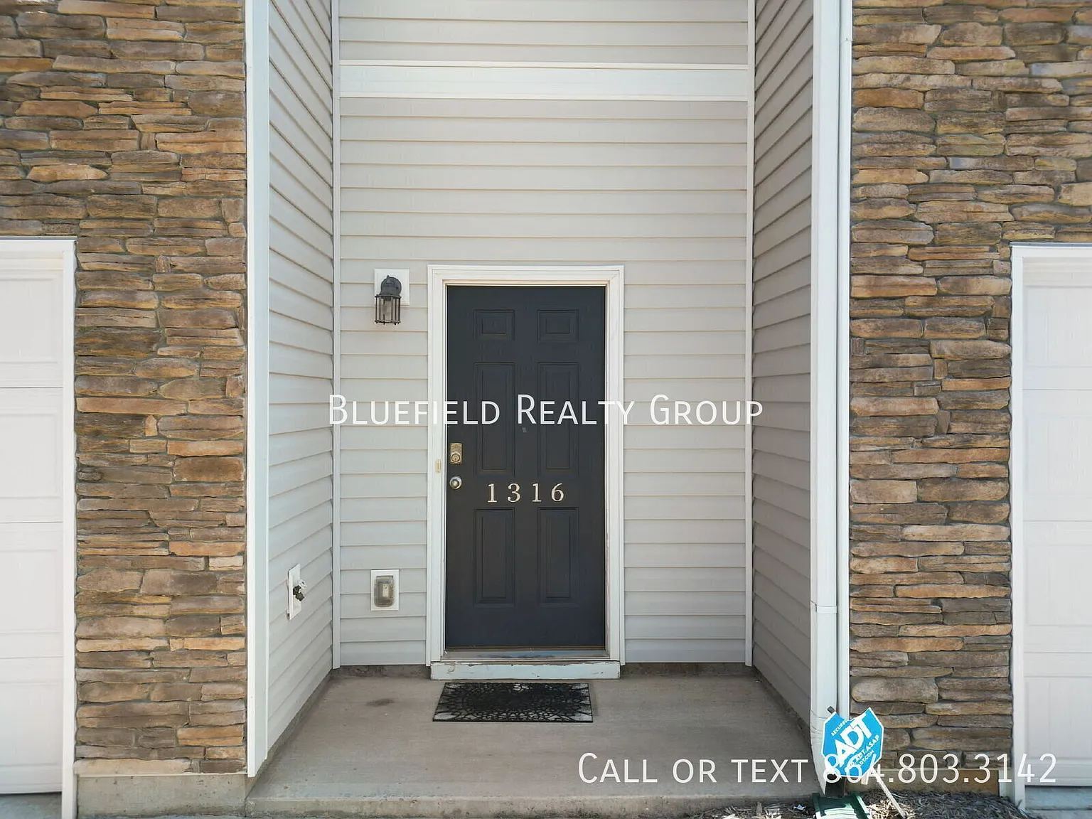 3-Bed, 2.5-Bath Beauty with Modern Style & Open Living $1,675/mo rent — Photo 4
