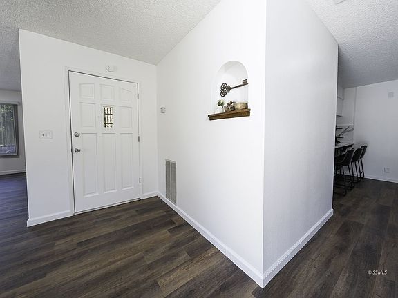 2nd image of 537 W Joyner Ave