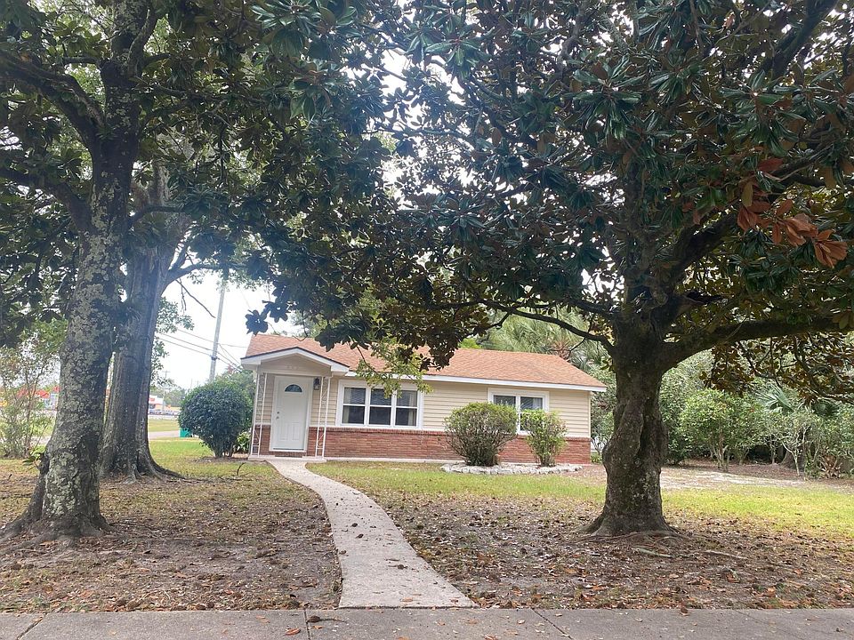 Ranch house on 1/3 acre lot south of tracks in great neighborhood