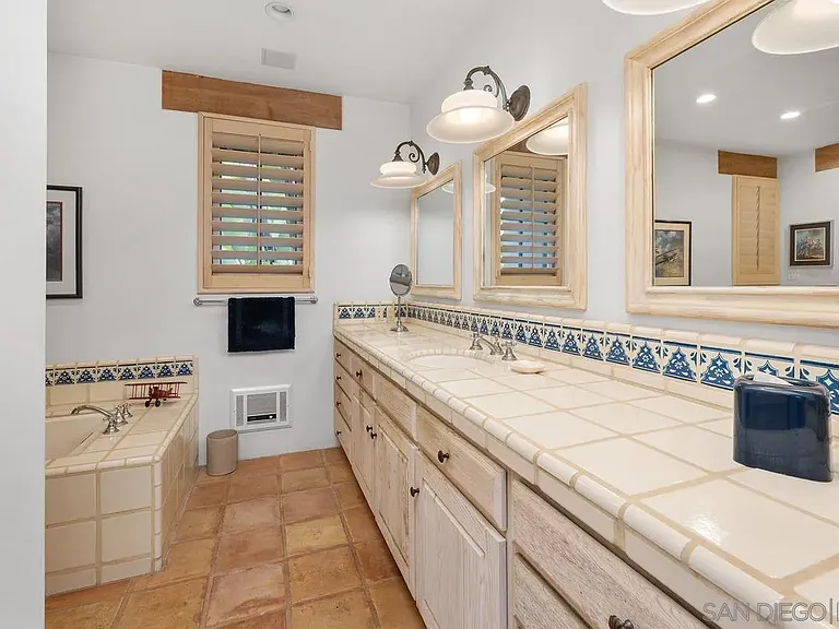 17240 Avenida De Acacias — Photo 30