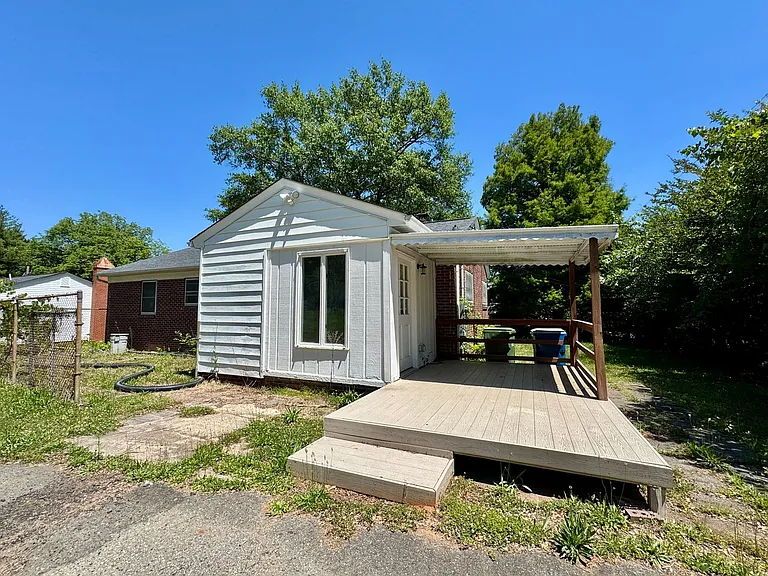 106 Crest St — Photo 13