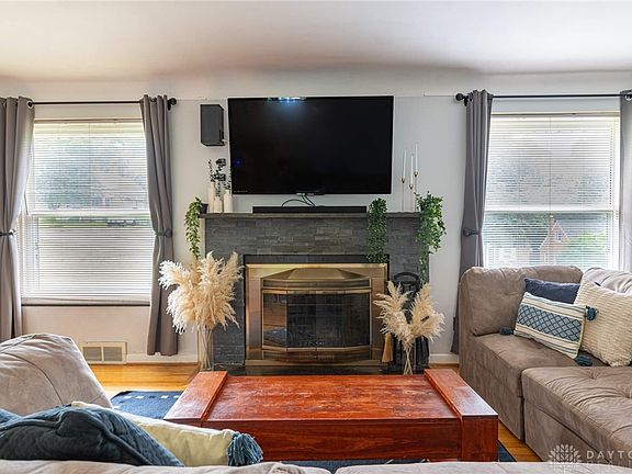 5th image of 4572 Mayhew Ave