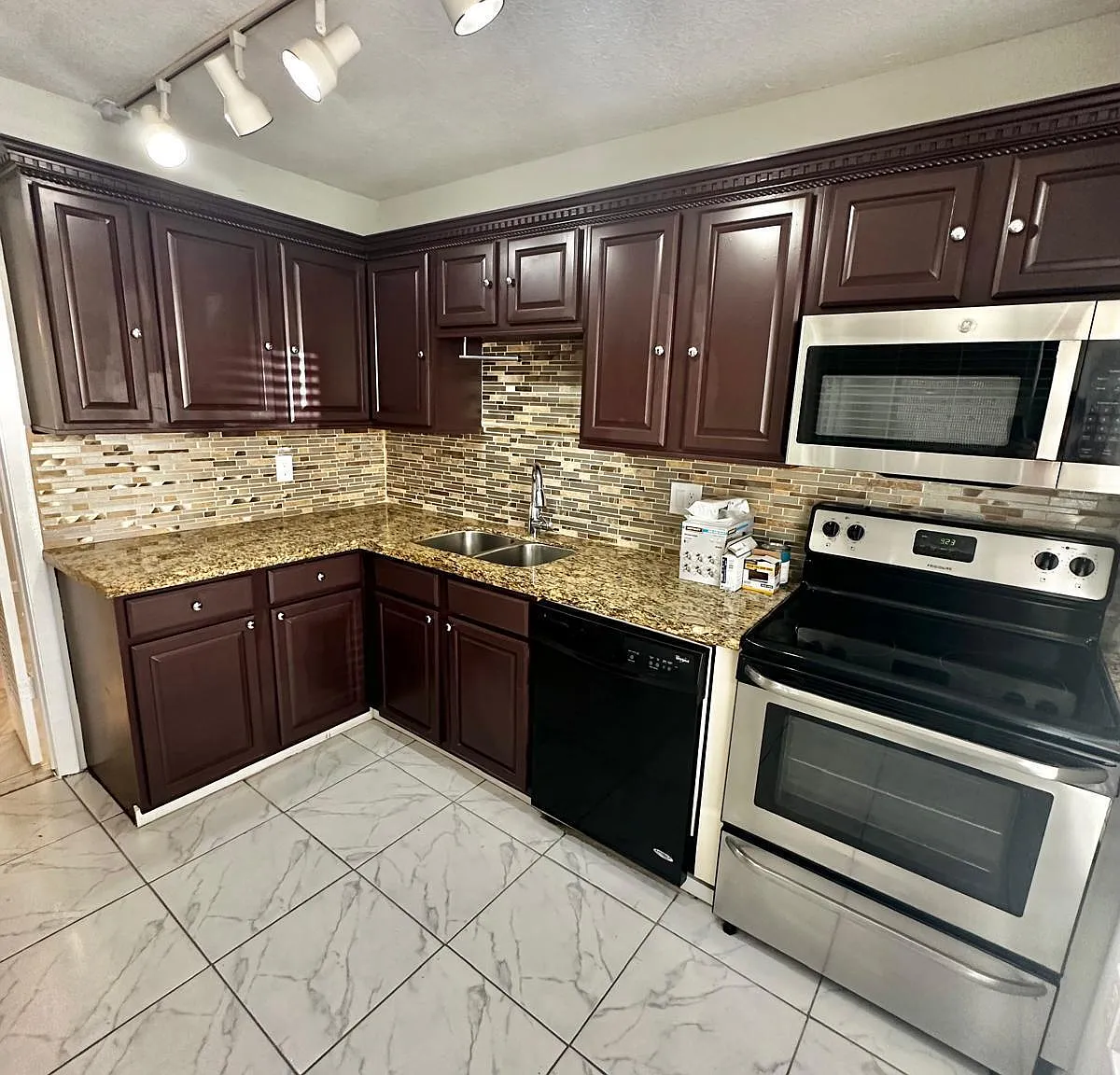 2 bed, 2.0 bath, 1116 sqft, $2,200 — Photo 1