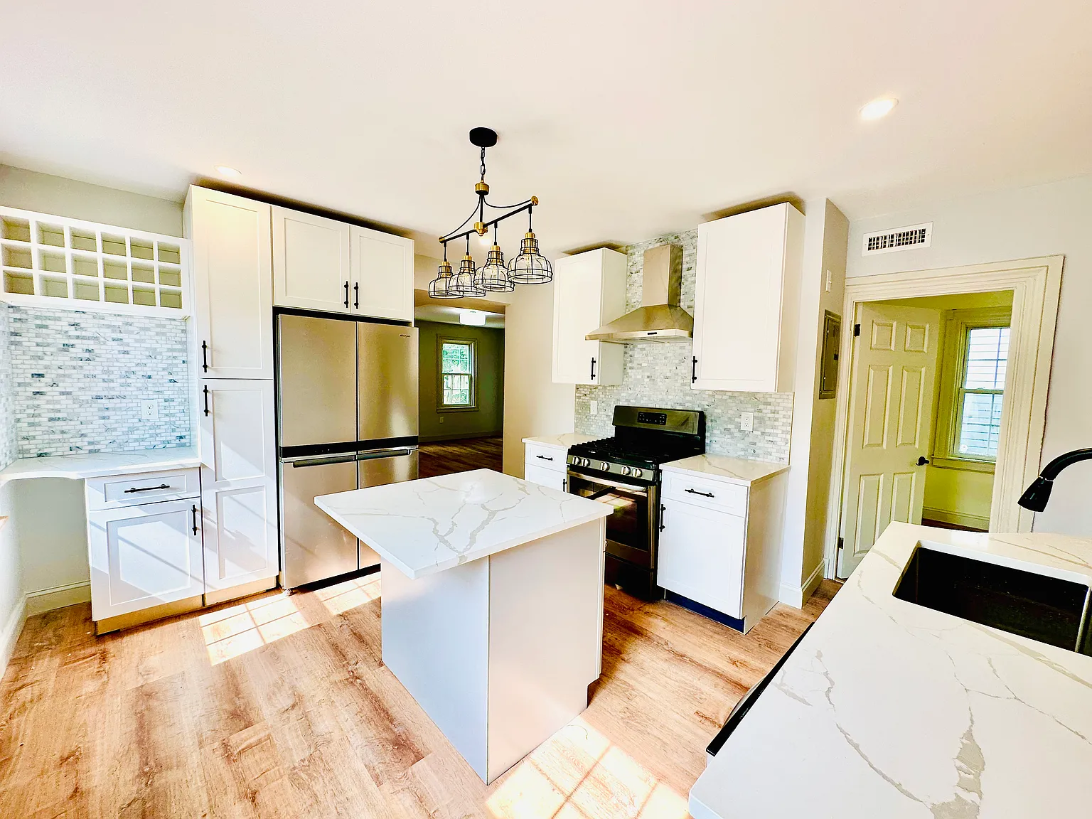 7 bed, 1728 sqft, $5,800 — Photo 1